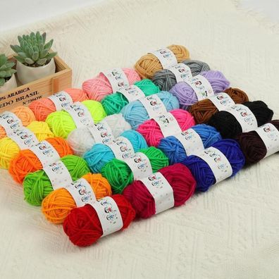 HOTUT Häkelgarn Set - 24 Farben à 10g, Glänzend & Hautfreundlich, Ideal für