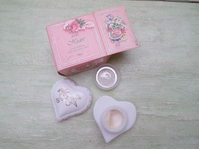 ALT Vintage Avon Herzdose Charisma 19ml Porzellan ca 5,5x3,5cm
