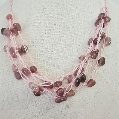 Handgemachte Häkelkette mit echtem Granatstein