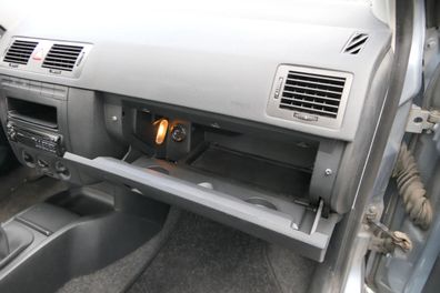 Skoda Fabia 6Y Deckel Klappe für Handschuhfach Handschuhfachdeckel -Kratzer