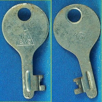 alter Flachschlüssel für Spardose / Sparschwein ca. 43 mm Schliessung 13