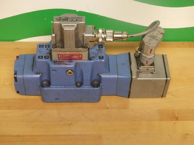 Netstal Moog Servo Ventil D061-814A J09HOAMEHB2 Mod. D662Z2705F / D02HXAMFNEA2
