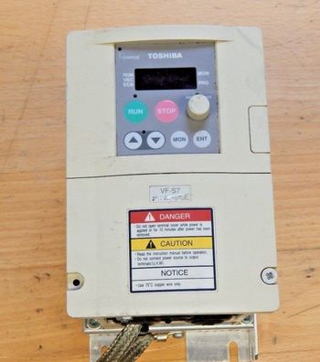 Toshiba Transistor Inverter VFS7-2004PY-EU// VFS72004PYEU Used