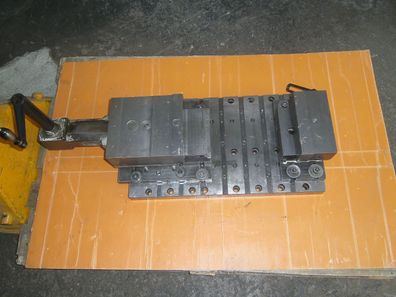 Hydraulischer Maschinenschraubstock Verstellbar Spannweite330mm. Backenbreite 200