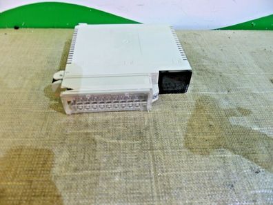 Schneider Electric TSXDEY16D2 + TSXBLY01(Die Ecke ist beschädigt) s. Bilder