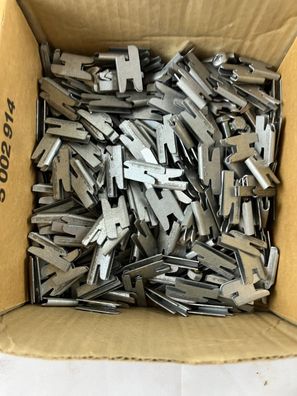 Lot Of Steel Mounting Clips Brackets Hardware Fasteners Approx. 1.5kg New