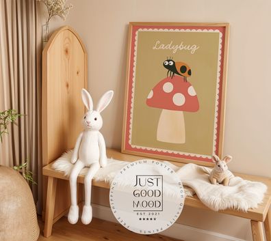 Poster Kinderzimmer Marienkäfer · Ladybug auf Fliegenpilz · Naturmotiv · Nied