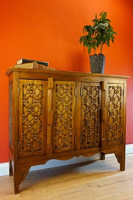 Sideboard BO SANG I - Akazie mit floralen Schnitzmustern, vier Türen, 80×96×34 cm Mai
