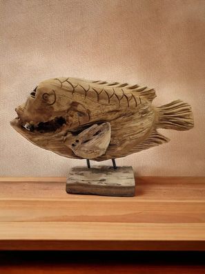 Teak Massivholz Fisch Skulptur Schnitzerei Angler Wurzelholz Aufsteller Koi Karpfen