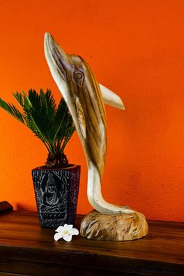 Suar Holz Skulptur Delfin - handgeschnitzt, auf Holzsockel Figur Akazienholz Maritime