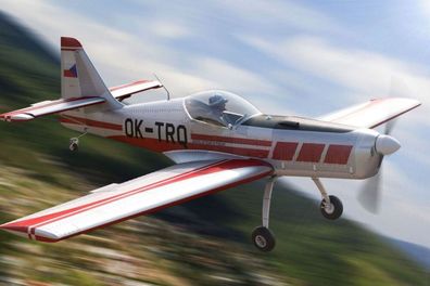 Brengun Zlin 50M Kunstflugzeug 1:72 Revell 72022 Bausatz 4197149526