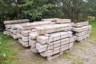 Antike Treppenstufen aus Granit, alte Granitstufen, Granittreppenstufen, Granittreppe