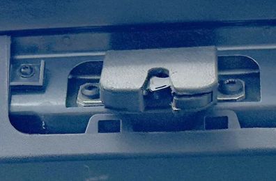 Seat Ibiza 6L Heckschloß Schloß unten an der Heckklappe 6L6827505A Fanghaken