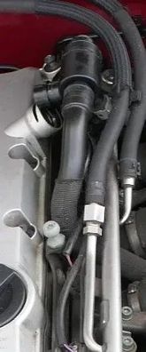Audi A4 8E B6 Rohr Schlauch 2,0 ALT 06B103211J Leitung Luftrohr Luft Entlüfter