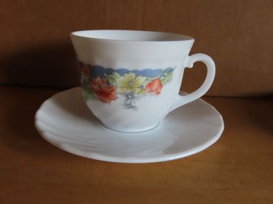 Tasse + Untertasse weiß mit Blumen am Rand gewellter Rand ARC ca. 14,5 cm Ø