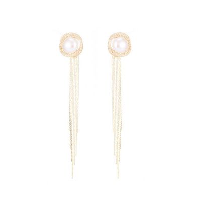 Modischer Damenschmuck: Ohrringe mit Perlen und Strass-Quasten