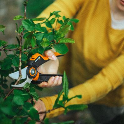 Fiskars X?Series PowerGear Gartenschere Edelstahl Bypass Antihaft Stahl