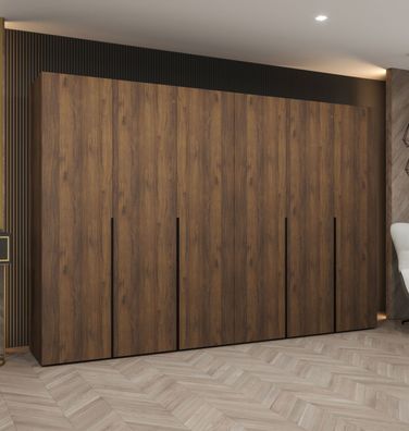 Kleiderschrank / Drehtürenschrank | Farbe: Walnuss | sechs Türen | vier Kleiders