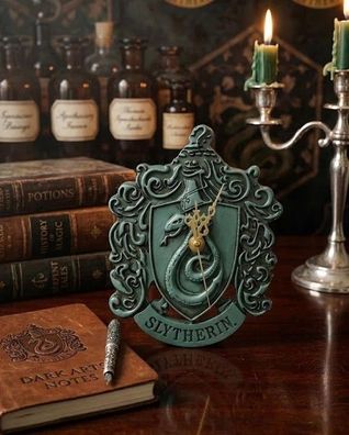 Harry Potter Wanduhr in Wappenform Slytherin 16x15 cm