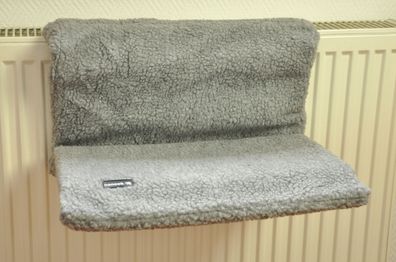 Nanook Katzen-Heizungsliege DREAM grau 50 x 30 x 25 cm Teddyfell-Bezug