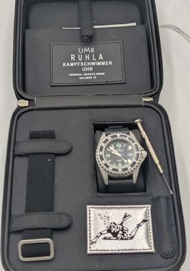 UMR Ruhla 13-03 44 mm graues Edelstahlgehäuse mit Schwarzem Kautschukband