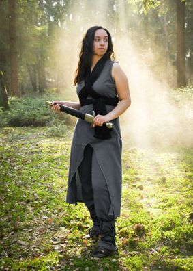 Ärmelloses Kleid Ilora mit Schal/Gürtel, grau