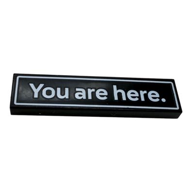 LEGO® Fliese 1x4 schwarz mit Aufdruck „You are Here.“ - Wegweiser Navigation