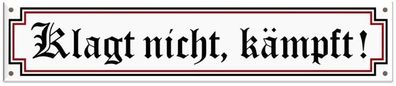 Emailleschild mit dem Motto der deutschen Fallschirmjäger "Klagt nicht, kämpft!"