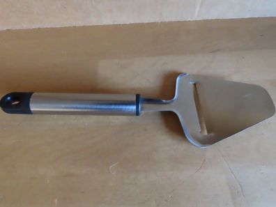 Käsehobel Käseschneider Käsemesser runder Griff mit schwarzer Öse