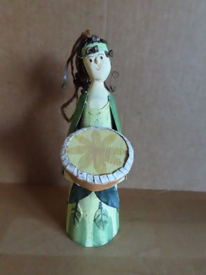 Figur Frau mit Trommel aus Metall u. Holz gefertigt ca.17,5 cm H