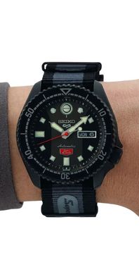 Seiko 5 Sports Honda Super Cub Herrenuhr Limited Edition SRPJ75K1