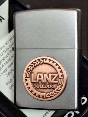 Zippo LANZ Bulldog Oldtimer Trecker Logo Emblem (Custom PIN Style) Zahnrad CS