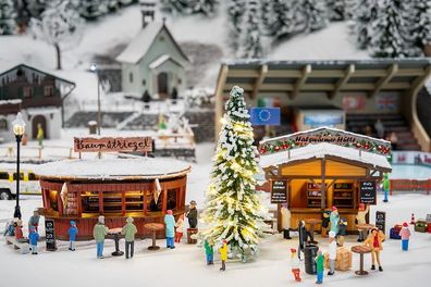 Faller 134006 2 Weihnachtsmarktbuden mit be Spur H0