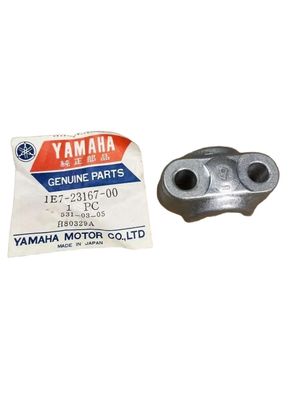 Achshalter HOLDER, AXLE 1E7-23167-00 YAMAHA XS250 XS400 RD125 RD200 XX30323
