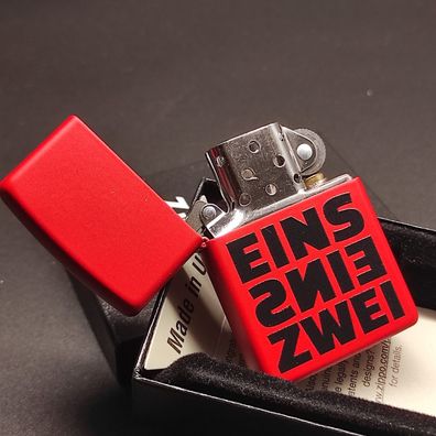 Zippo EINS EINS ZWEI, Motivdruck, Farbe Rot, Lighter( Feuerwehr, Notruf, 112)