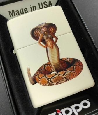 Zippo SNAKE GIRL (Cobra), Schlangenfrau - Cremefarben (Cream Matte)