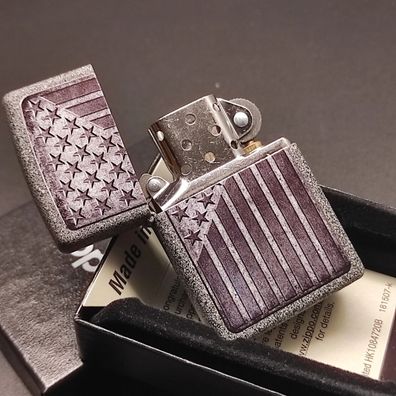 Zippo STARS & Stripes Design, USA Flag Reminder, Iron Stone Finish, Motivdruck