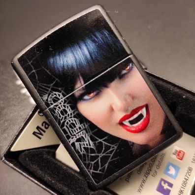 Zippo Vampiress / Vampirin, Farbzippo Schwarz, Lighter