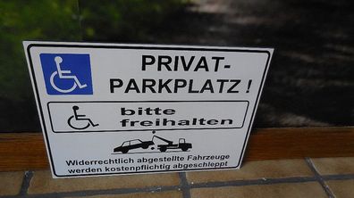 Privatparkplatz Parkplatz mit Rollstuhlfahrer-Logo Größe 290 x 210 mm