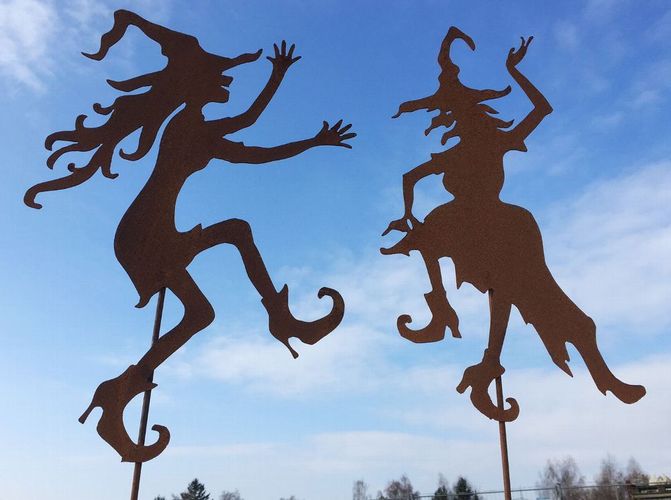 Edelrost Gartenstecker Hexen Halloween Magie hexe schwebt 