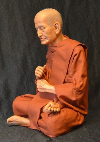 Thailand Buddha Mönch Guru extrem lebensechte Statuen Meditation div Mönche irre 