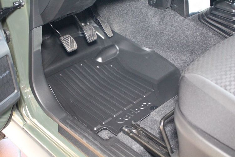 Carbox FLOOR Fußraumschale Gummimatte Fußmatte für Suzuki Jimny GJ
