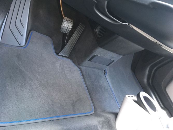 Für BMW I3 Fußmattensatz 4-teilig in Velours Deluxe anthrazit Nubukband blau