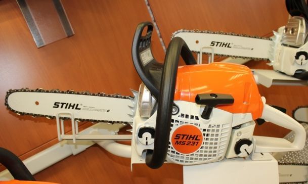 Stihl Ms 231 Benzin Motorsage Kettensage Mit 35 Cm Schnittlange 1 3 Mm Sagekette Kaufen Bei Hood De