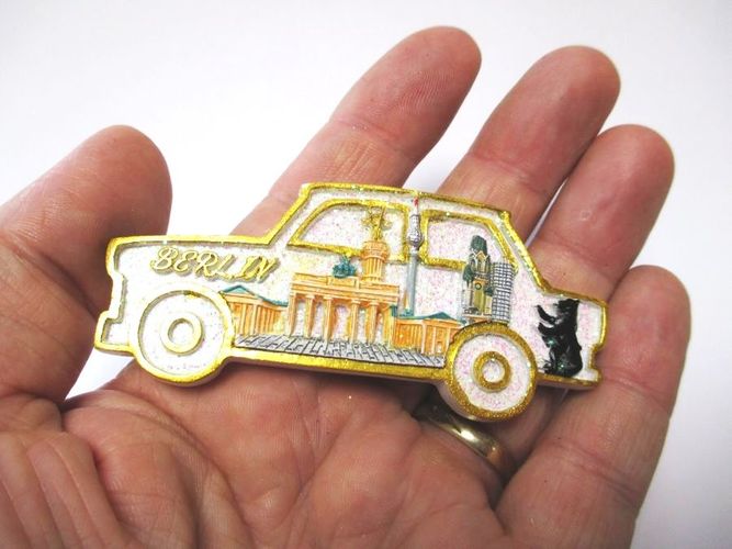 Berlin Magnet Brandenburger Tor mit Trabi weiß Poly Souvenir Germany 