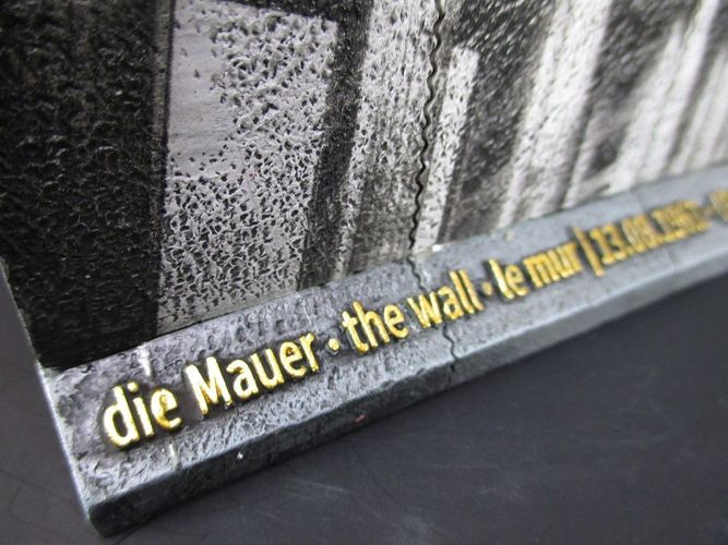 Berlin Mauer Wall Poly Modell Souvenir Germany 11cm mit Trabi 