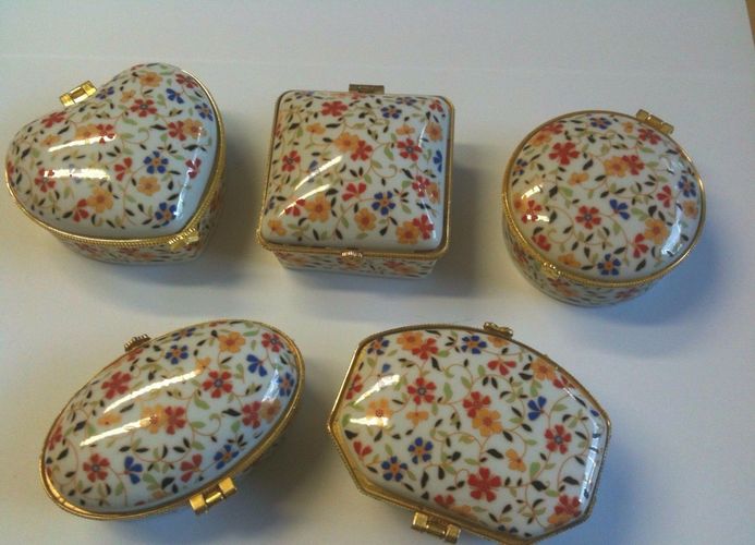 Wunderschöne Porzellan  DOSE Pillen-Dose creme-gold wählen sie aus 5 Modellen 