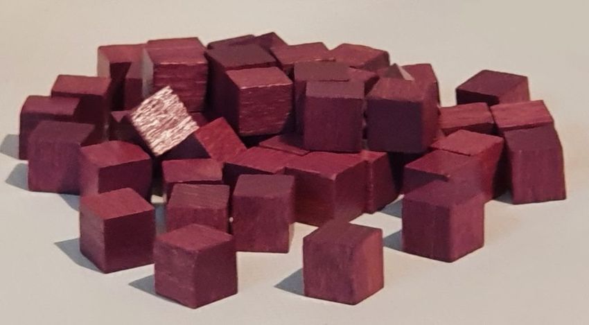 HOLZ SPIELSTEINE Bastelmaterial Würfelchen dunkelblau 10 mm 50 Würfel NEU 