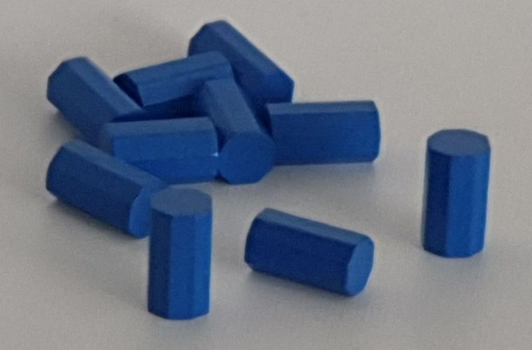 NEU! 10 Achtecke SÄULEN HOLZ SPIELSTEINE Bastelmaterial in blau 20 x 11 mm 