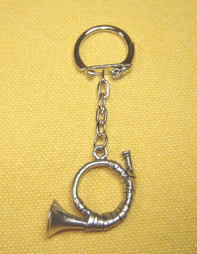 Schlüsselanhänger z Lederhose stabiler Ring mit Jagdhorn Wildsau oder Spielhahn 